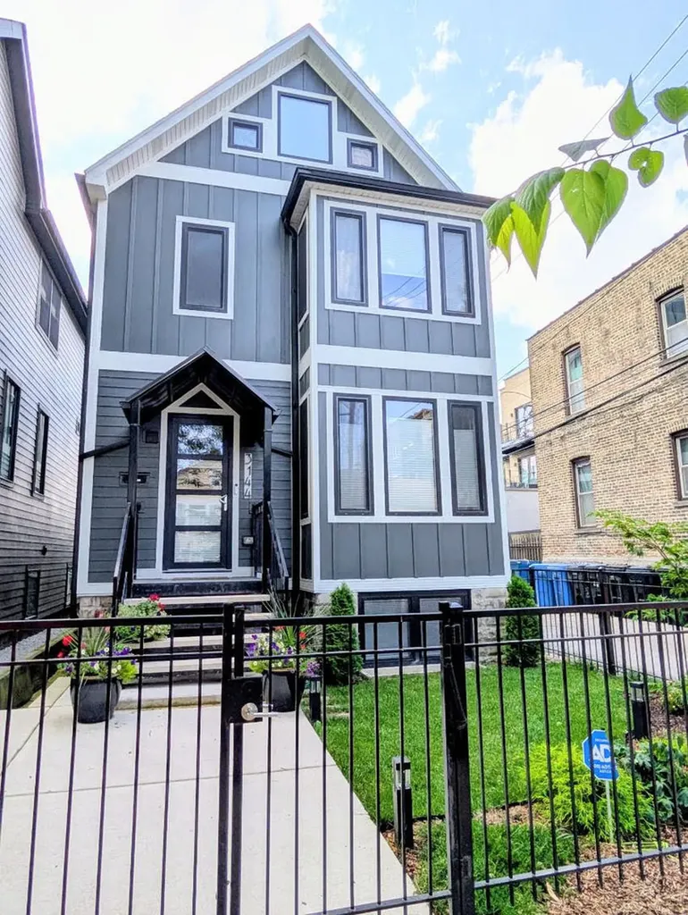 3144 North Leavitt Street Chicago IL 60618