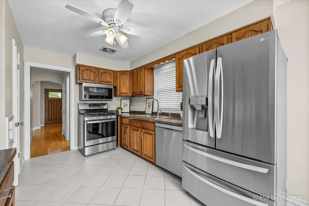 2921 West Birchwood Avenue Chicago IL 60645