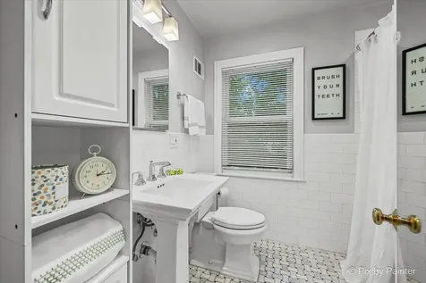 2921 West Birchwood Avenue Chicago IL 60645
