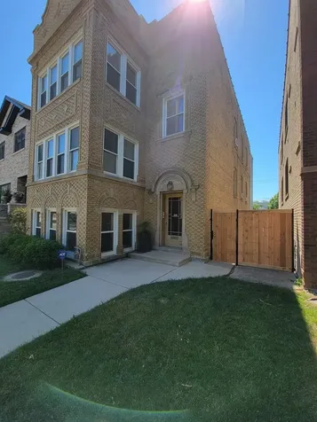 3828 North Mozart Street Chicago IL 60618