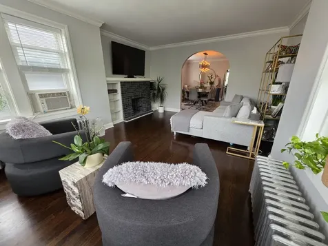 3828 North Mozart Street Chicago IL 60618