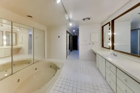 24283 North Grandview Drive Lake Barrington IL 60010