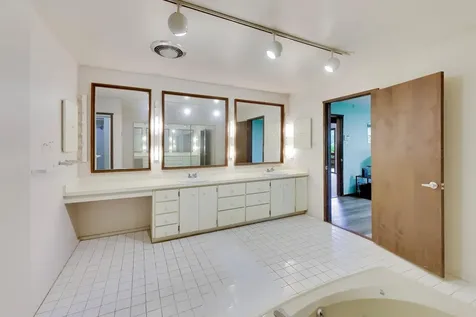 24283 North Grandview Drive Lake Barrington IL 60010