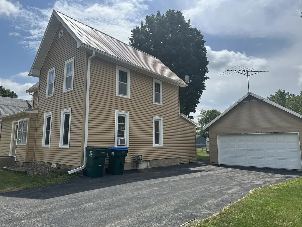 17 West Old Mill Street Milledgeville IL 61051
