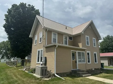 17 West Old Mill Street Milledgeville IL 61051