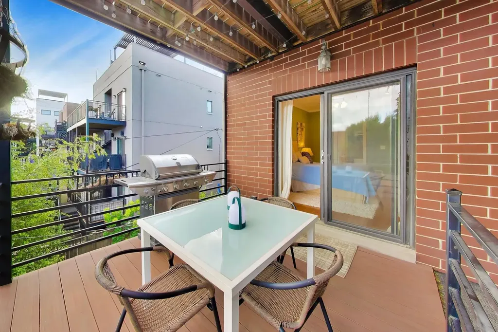 1922 West Armitage Avenue Chicago IL 60622