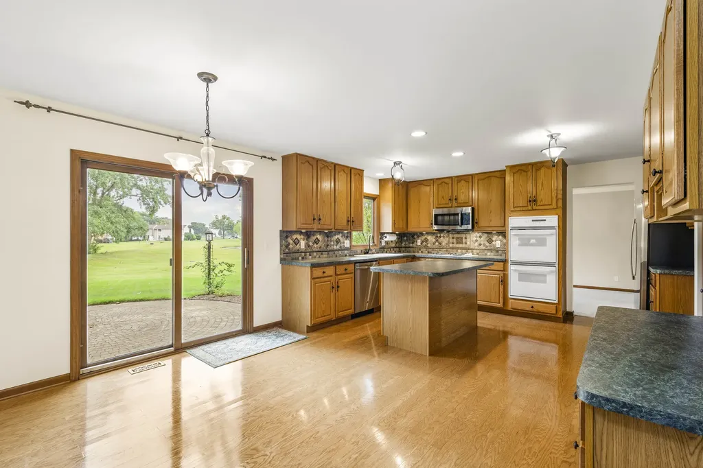 997 South Hampton Court Aurora IL 60506