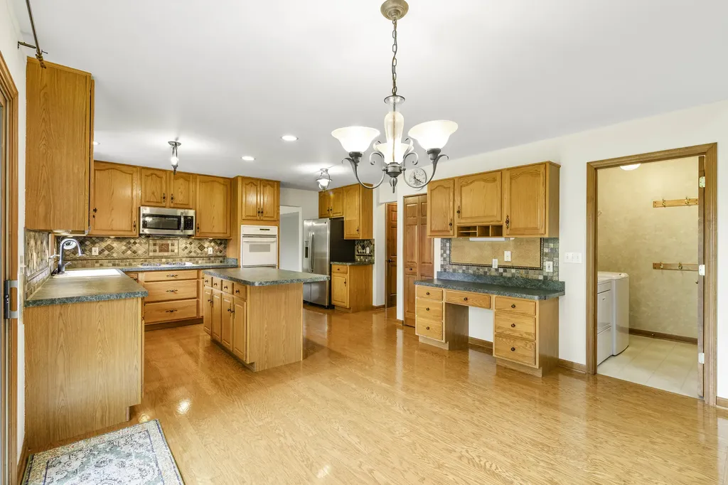 997 South Hampton Court Aurora IL 60506