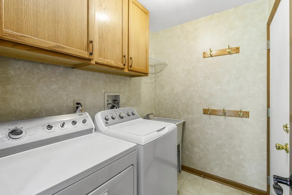 997 South Hampton Court Aurora IL 60506