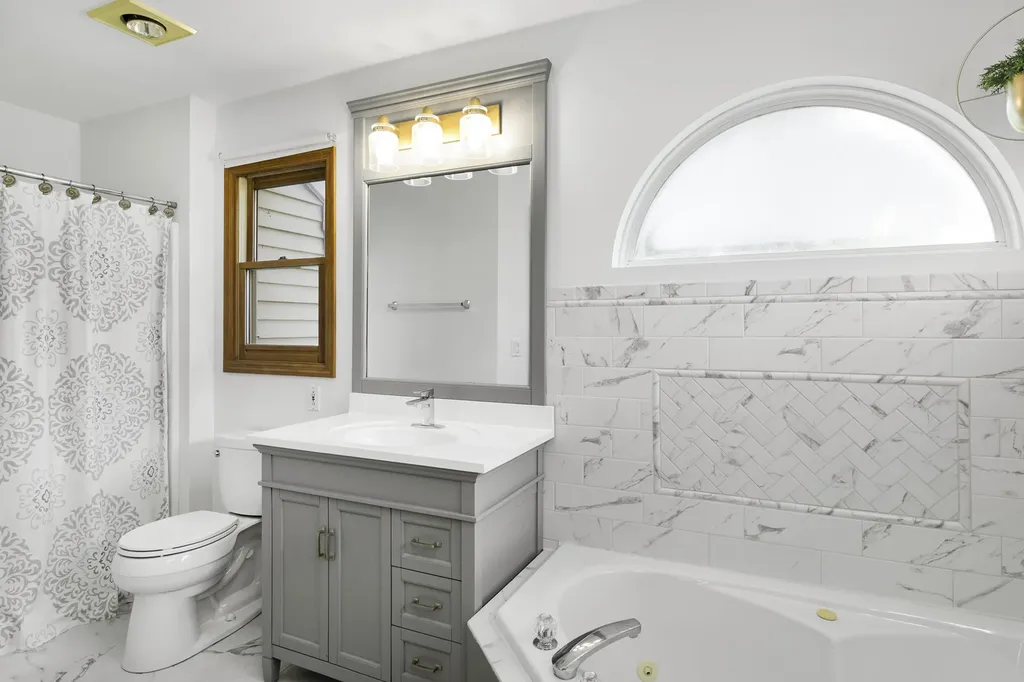 997 South Hampton Court Aurora IL 60506