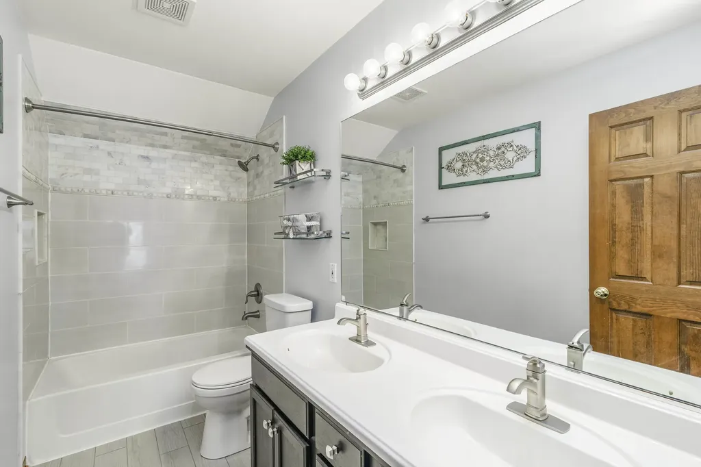 997 South Hampton Court Aurora IL 60506