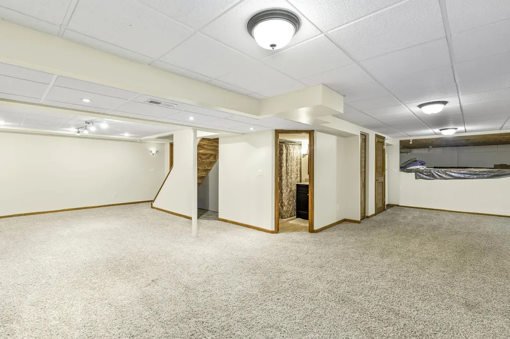 997 South Hampton Court Aurora IL 60506