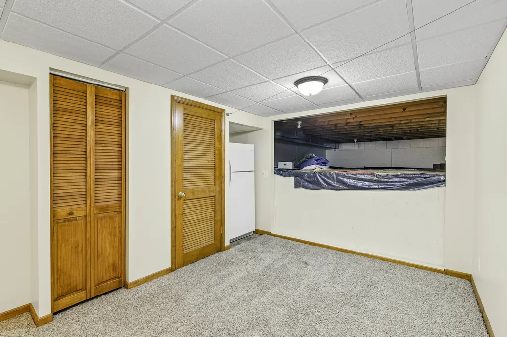 997 South Hampton Court Aurora IL 60506