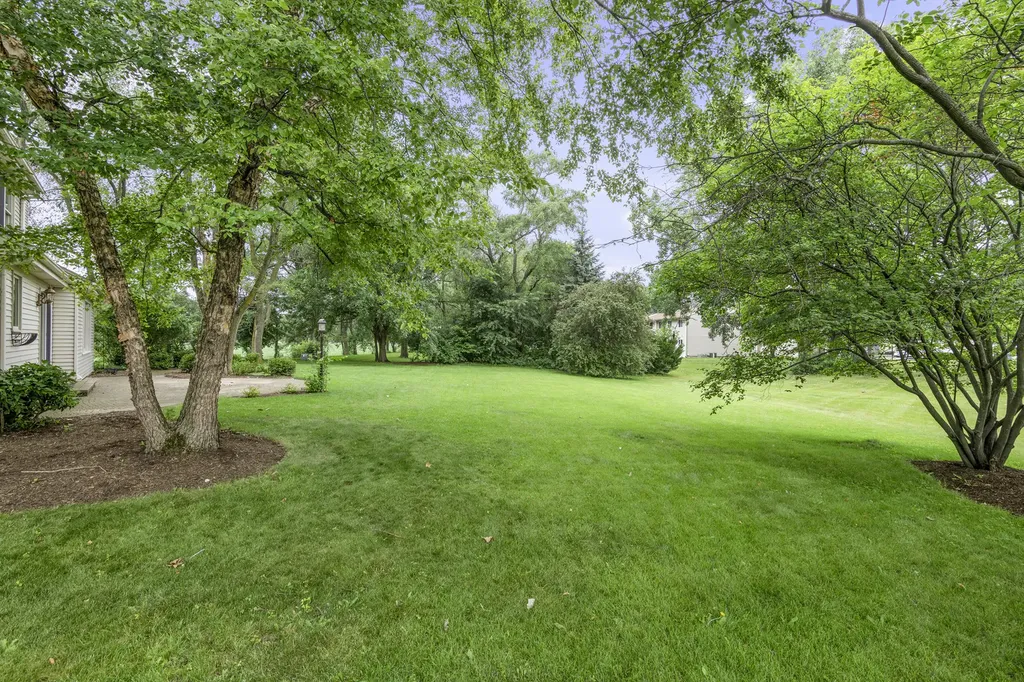 997 South Hampton Court Aurora IL 60506