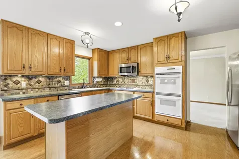 997 South Hampton Court Aurora IL 60506