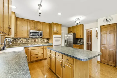 997 South Hampton Court Aurora IL 60506