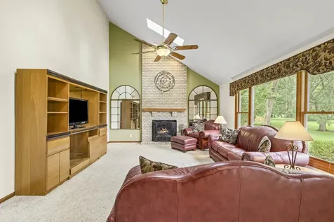 997 South Hampton Court Aurora IL 60506