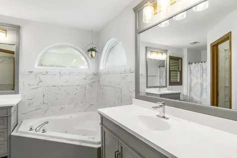 997 South Hampton Court Aurora IL 60506