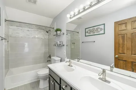 997 South Hampton Court Aurora IL 60506