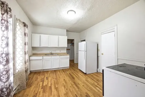 948 South 3rd Street Rockford IL 61104