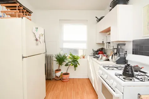 1933 West Crystal Street Chicago IL 60622