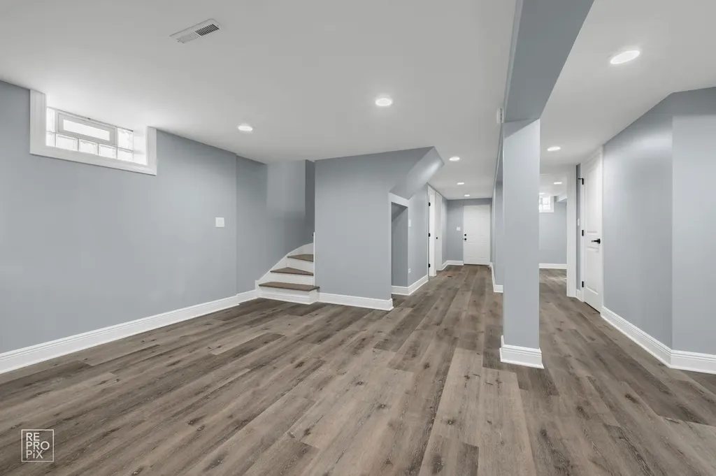 4329 West 81st Street Chicago IL 60652