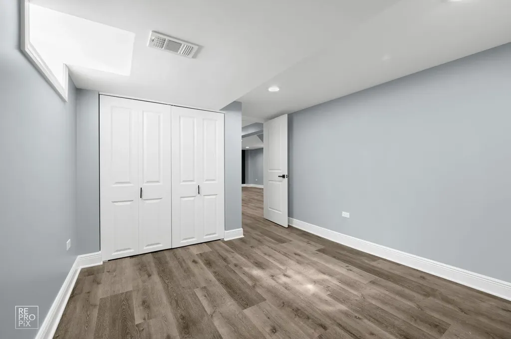 4329 West 81st Street Chicago IL 60652