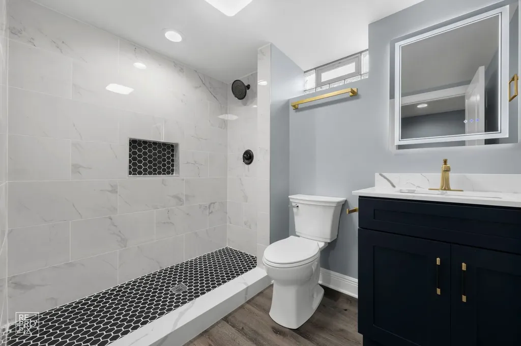 4329 West 81st Street Chicago IL 60652
