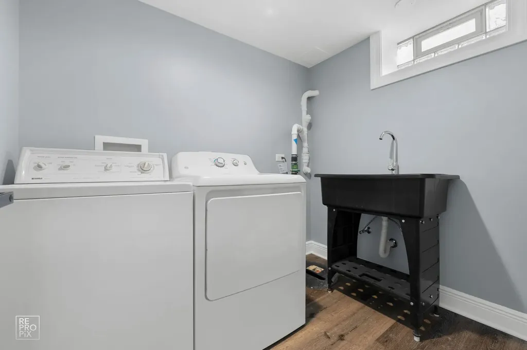 4329 West 81st Street Chicago IL 60652