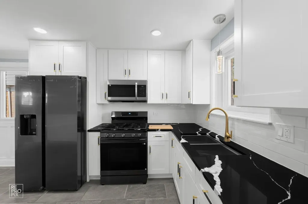 4329 West 81st Street Chicago IL 60652