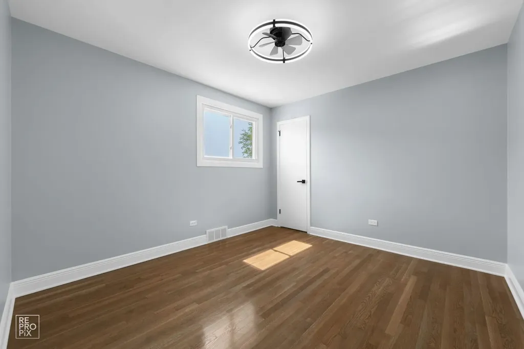 4329 West 81st Street Chicago IL 60652