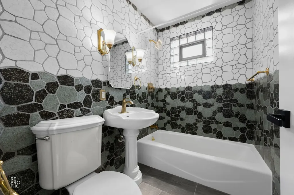 4329 West 81st Street Chicago IL 60652