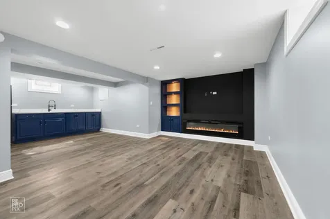 4329 West 81st Street Chicago IL 60652