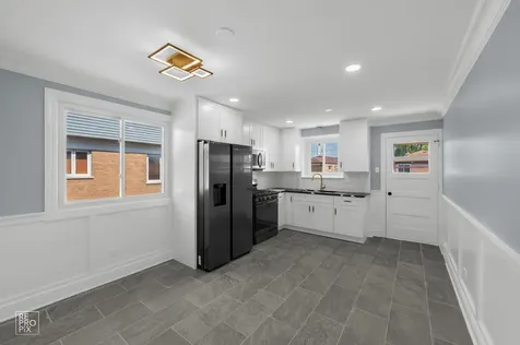 4329 West 81st Street Chicago IL 60652