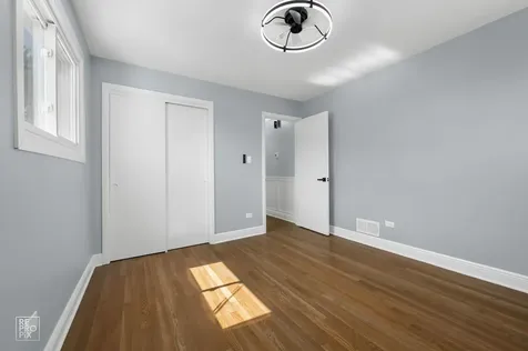 4329 West 81st Street Chicago IL 60652