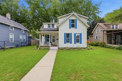 438 49TH Street Moline IL 61265