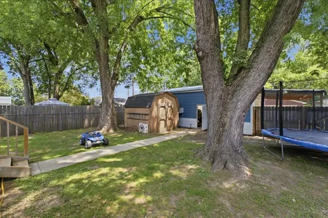438 49TH Street Moline IL 61265