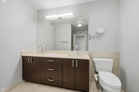 235 West Van Buren Street NE Chicago IL 60607