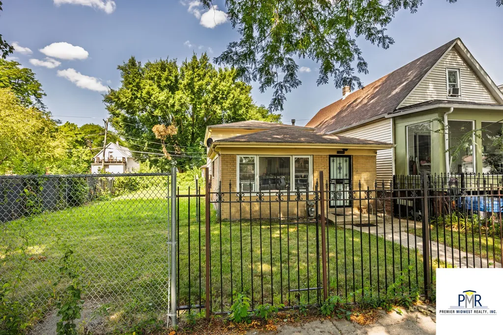 5750 South Lowe Avenue Chicago IL 60621