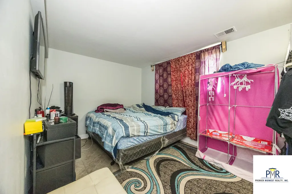 5750 South Lowe Avenue Chicago IL 60621