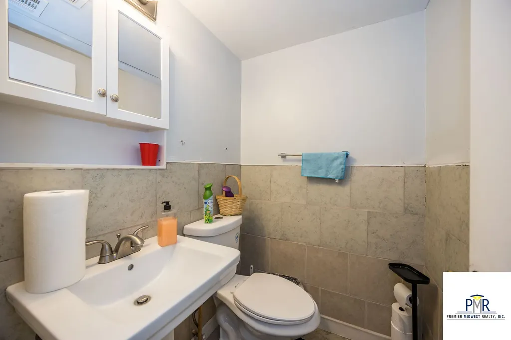 5750 South Lowe Avenue Chicago IL 60621