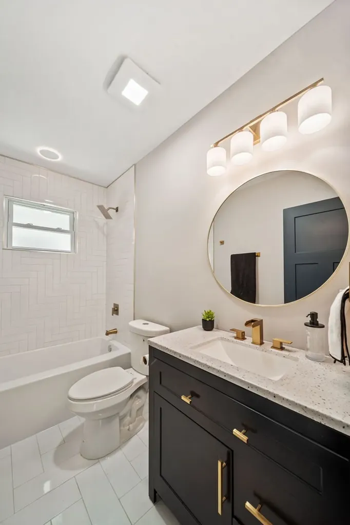 4842 West Warwick Avenue Chicago IL 60641