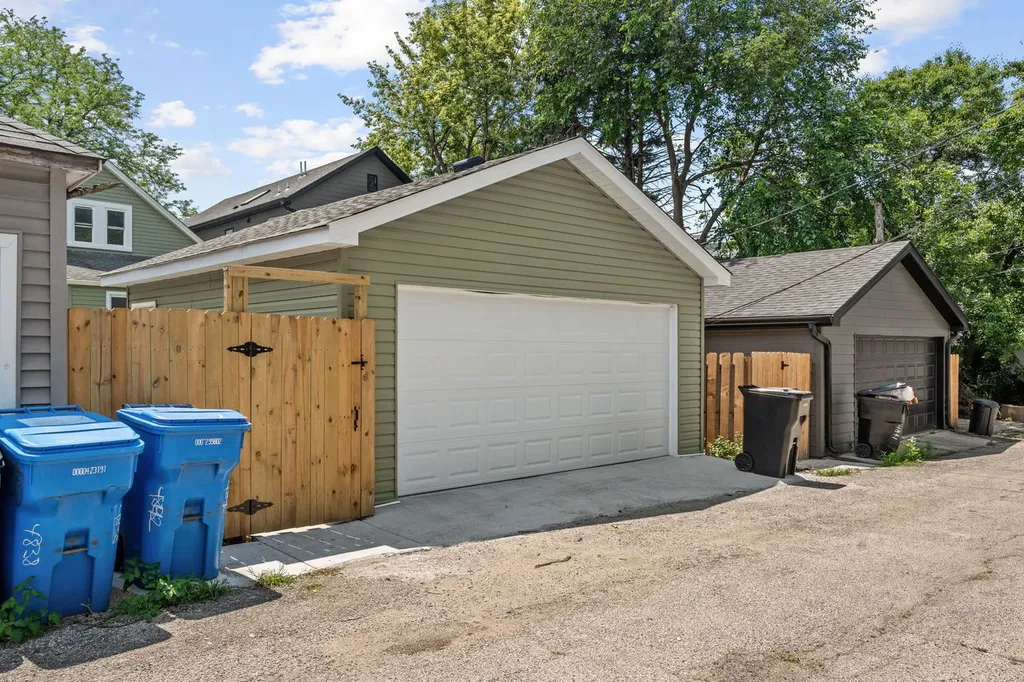 4842 West Warwick Avenue Chicago IL 60641