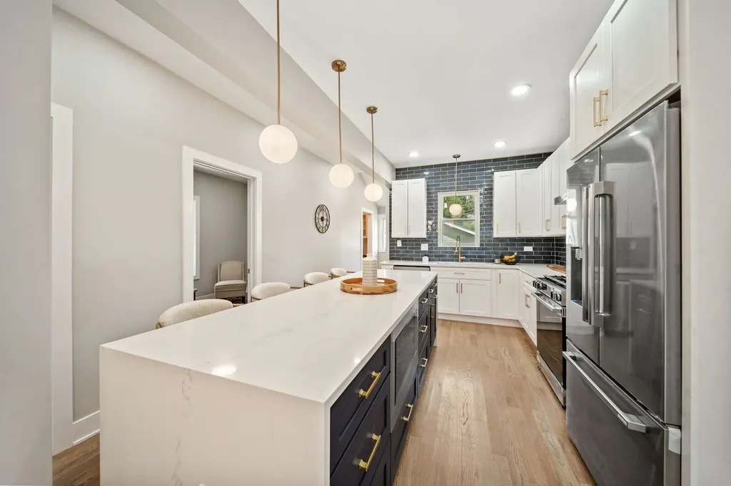 4842 West Warwick Avenue Chicago IL 60641