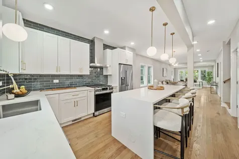 4842 West Warwick Avenue Chicago IL 60641