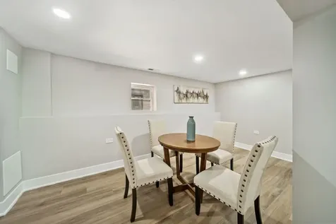 4842 West Warwick Avenue Chicago IL 60641