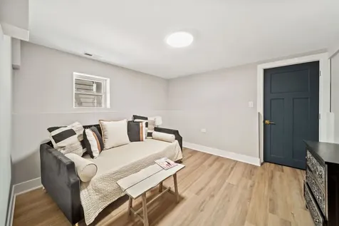 4842 West Warwick Avenue Chicago IL 60641