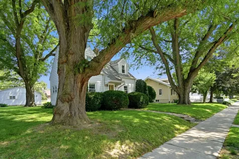 511 27TH Avenue Moline IL 61265