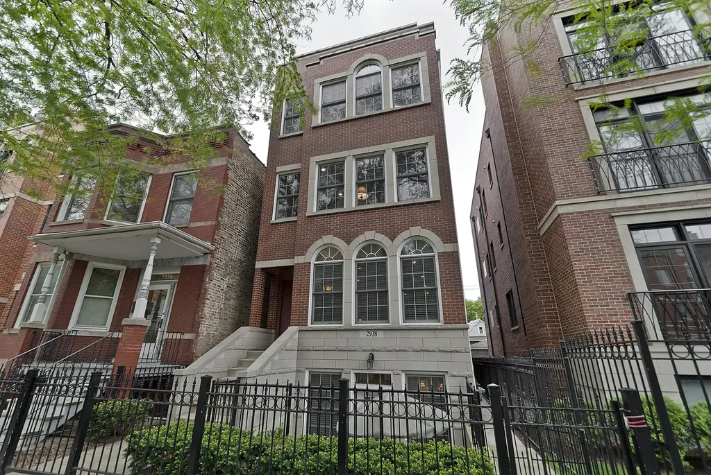2938 North Damen Avenue Chicago IL 60618