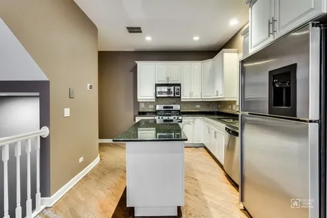 2938 North Damen Avenue Chicago IL 60618